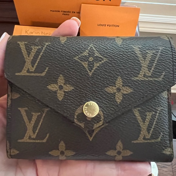 SOLD Authentic Louis Vuitton Victorine wallet - Picture 2 of 10